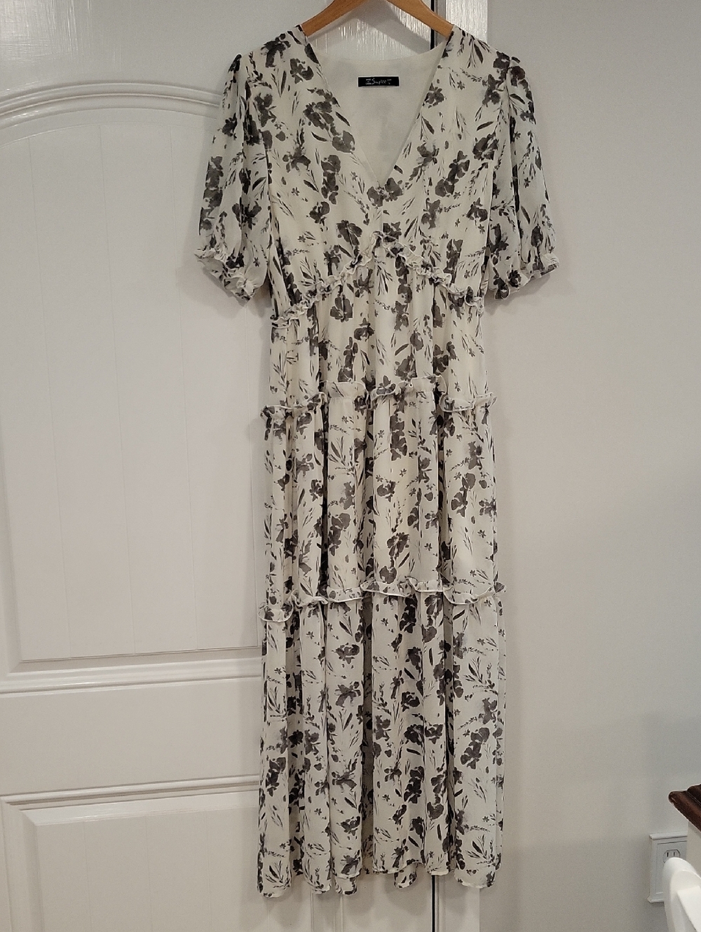 Simplee Tiered Ivory Dress w/Charcoal Floral Print Sheer Sleeves Partially Lined